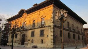 El TSJ de Asturias ratifica la prisión de tres años y medio a la administradora de una empresa que estafó más de 76.000 euros a otras mercantiles con operaciones de compraventa