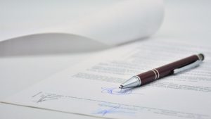 Contratación irregular de extranjeros: análisis de la STSJ Cataluña 1217/2025