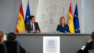 El Gobierno da vía libre a subir el sueldo de los funcionarios un 2,5% este año y un 1,5% para 2026