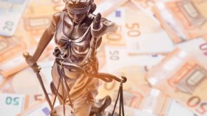 El TSJ de Castilla-La Mancha rebaja la condena a un administrador por fraude a la Seguridad Social tras cinco años de retraso judicial