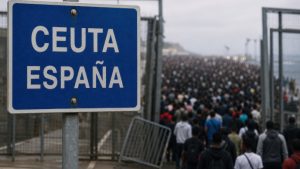 La jueza que investiga la entrada de migrantes a Ceuta pide al Gobierno que desclasifique documentos e informes del CNI